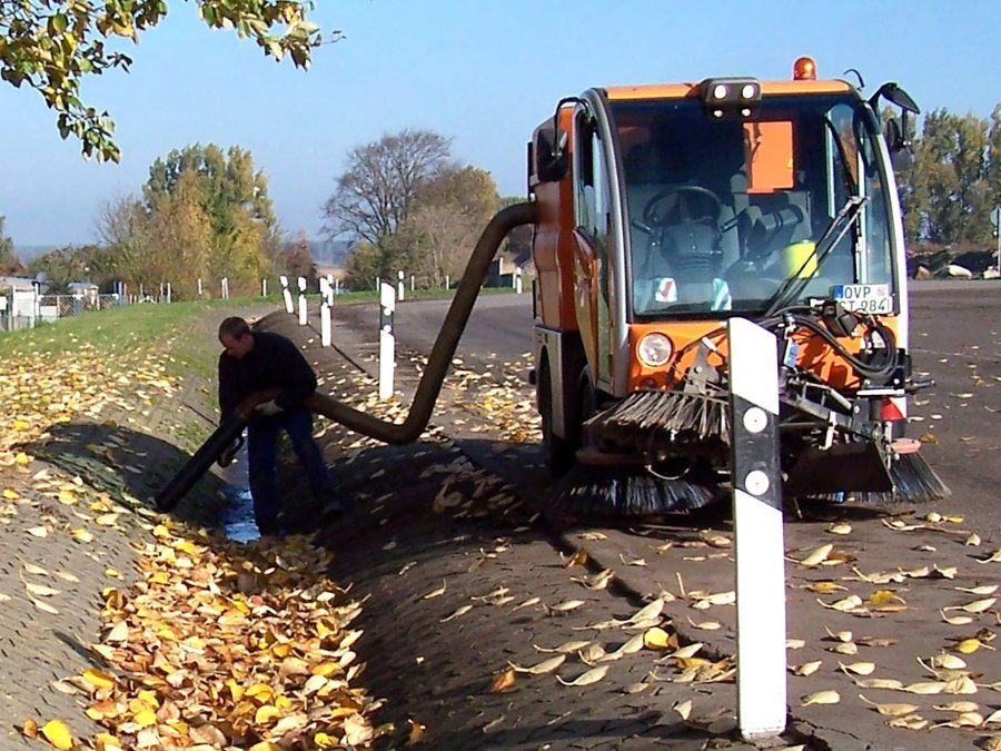 Große Maschine auf dem Feld